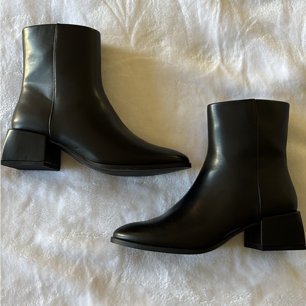 Women’s black block booties, size 5